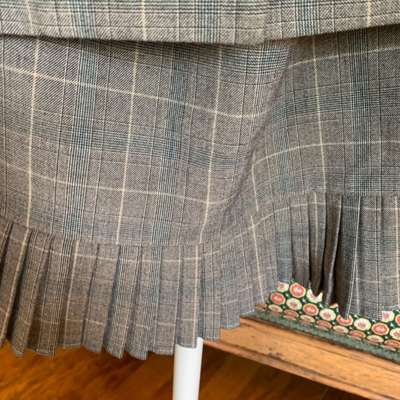 Evan Picone petite ruffle pleat suit. Never worn‎ - Picture 2 of 4